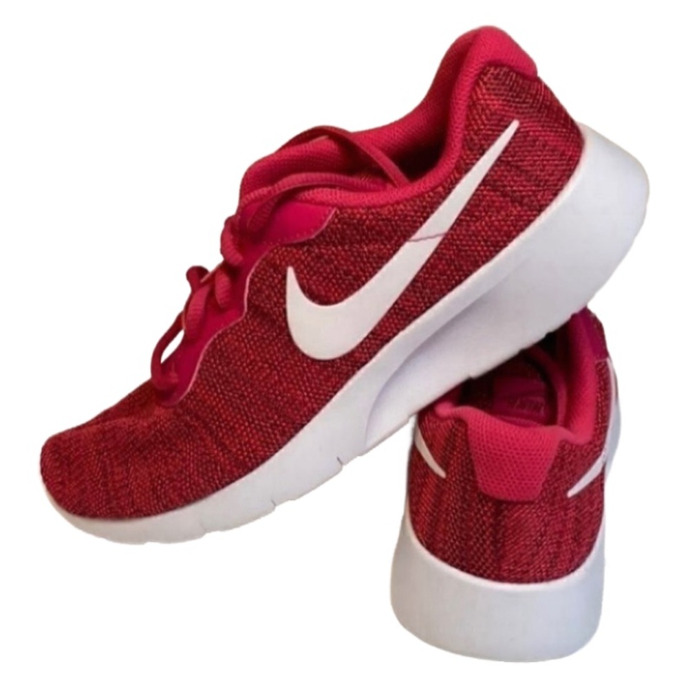 Nike Tanjun